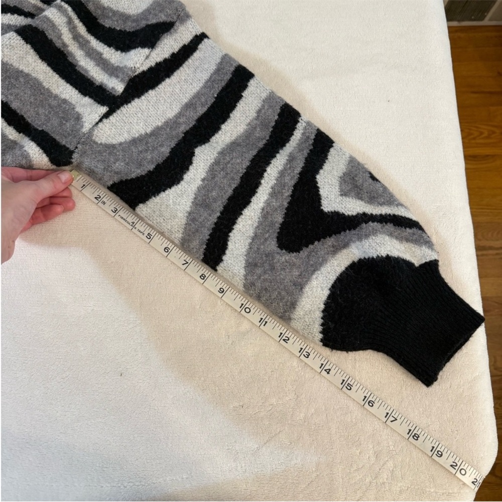 Dry Goods | Abstract Sweater - Picture 6 of 6
